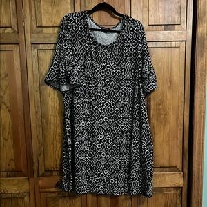 New Directions Black&White Knee Length Dress